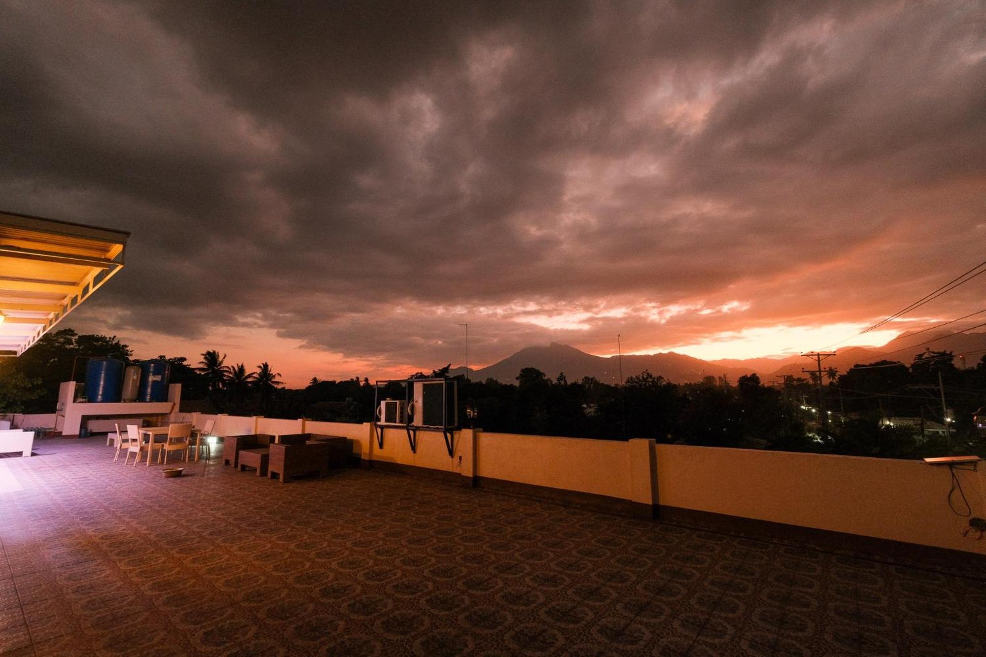 Отель Residencia Orlina Dumaguete City Экстерьер фото