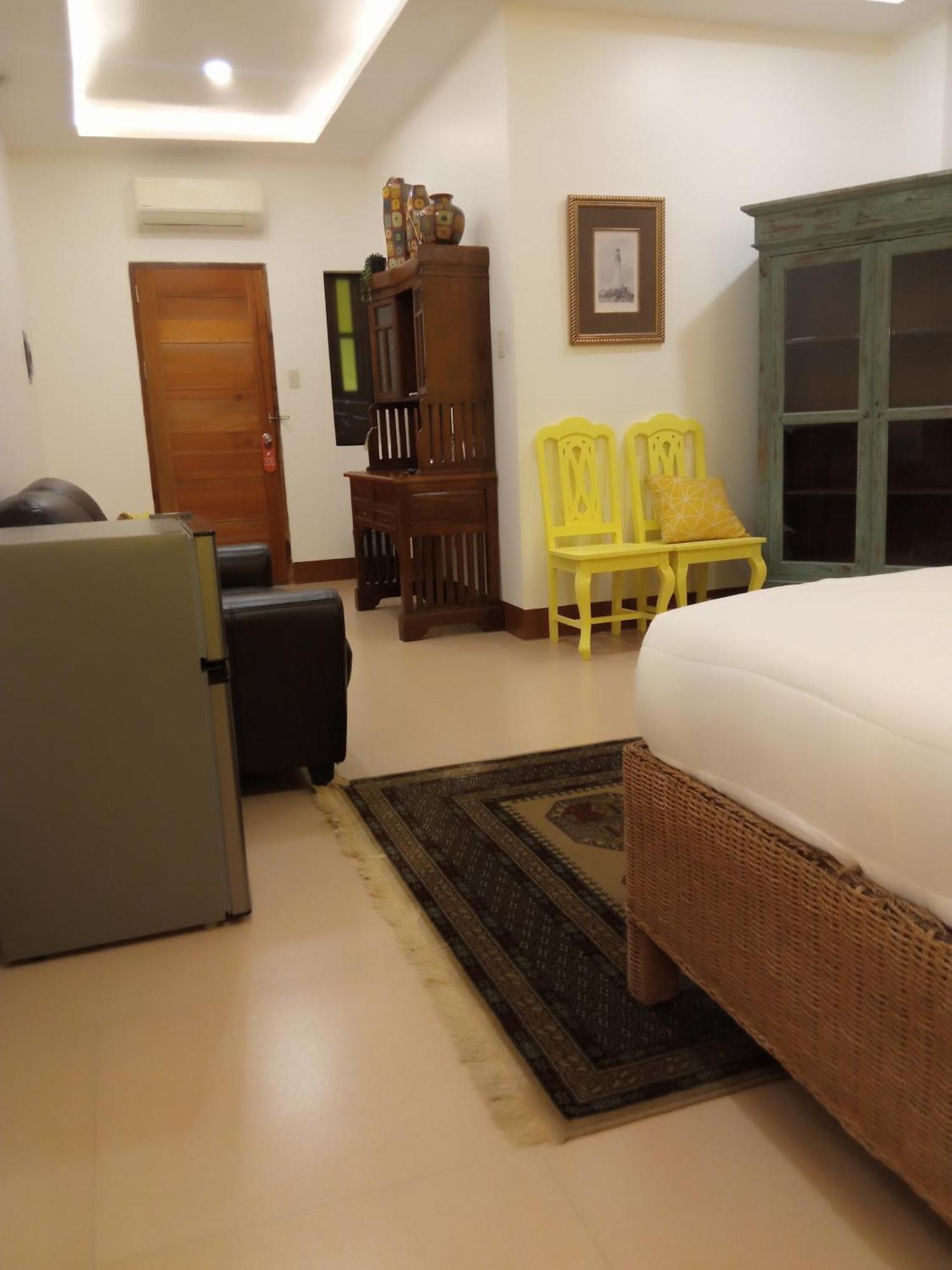 Отель Residencia Orlina Dumaguete City Экстерьер фото