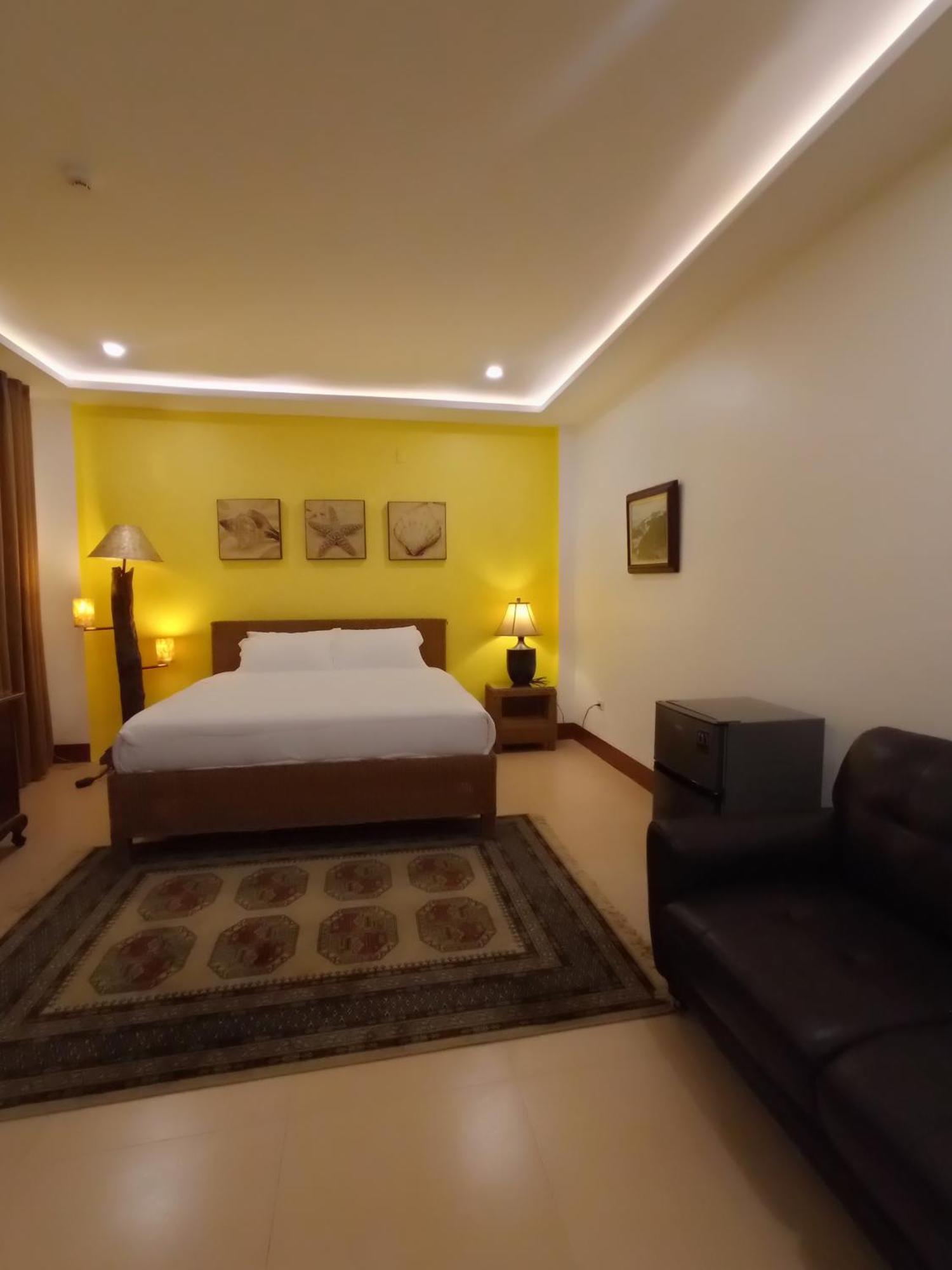 Отель Residencia Orlina Dumaguete City Экстерьер фото